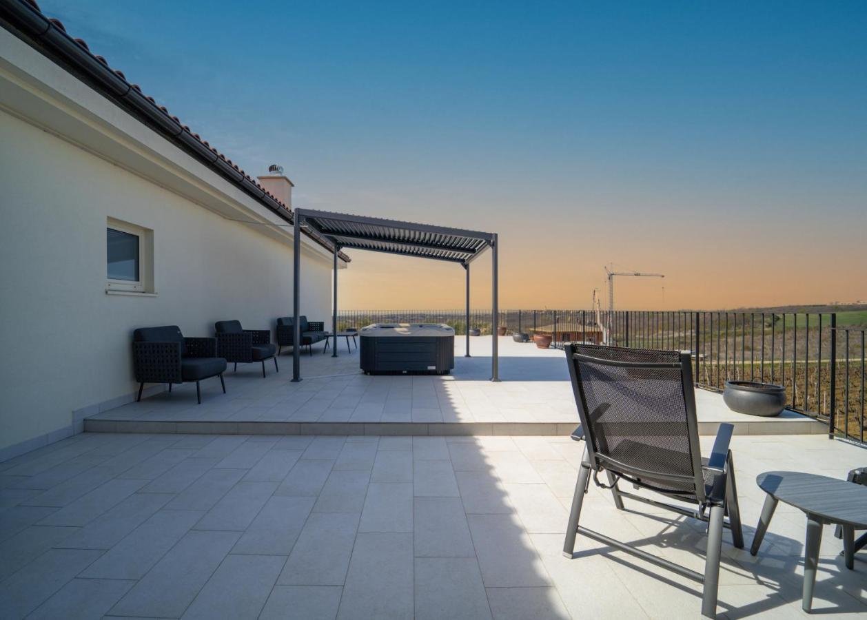 Wine Residence Cattunar Brtonigla Bagian luar foto