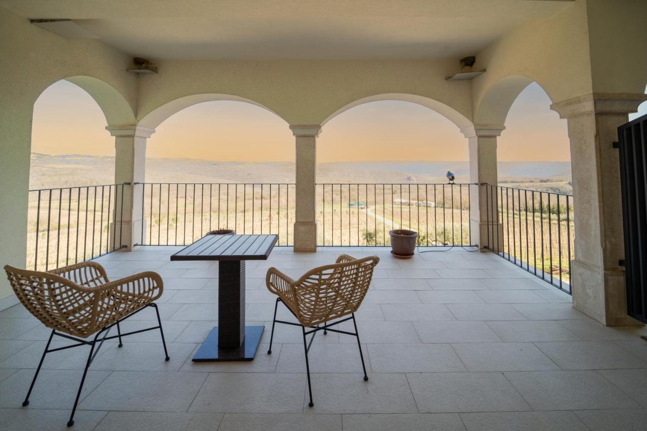 Wine Residence Cattunar Brtonigla Bagian luar foto