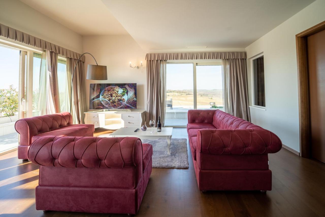 Wine Residence Cattunar Brtonigla Bagian luar foto